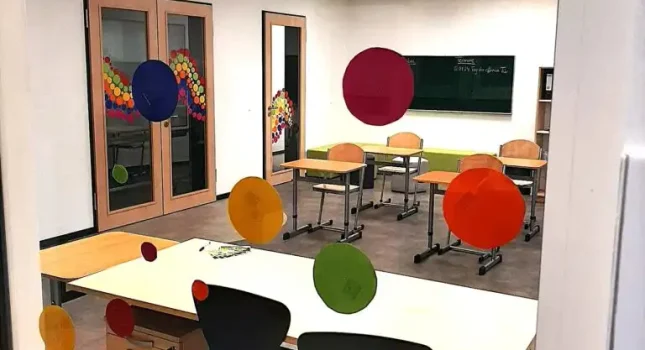 Einblick in ein buntes Klassenzimmer